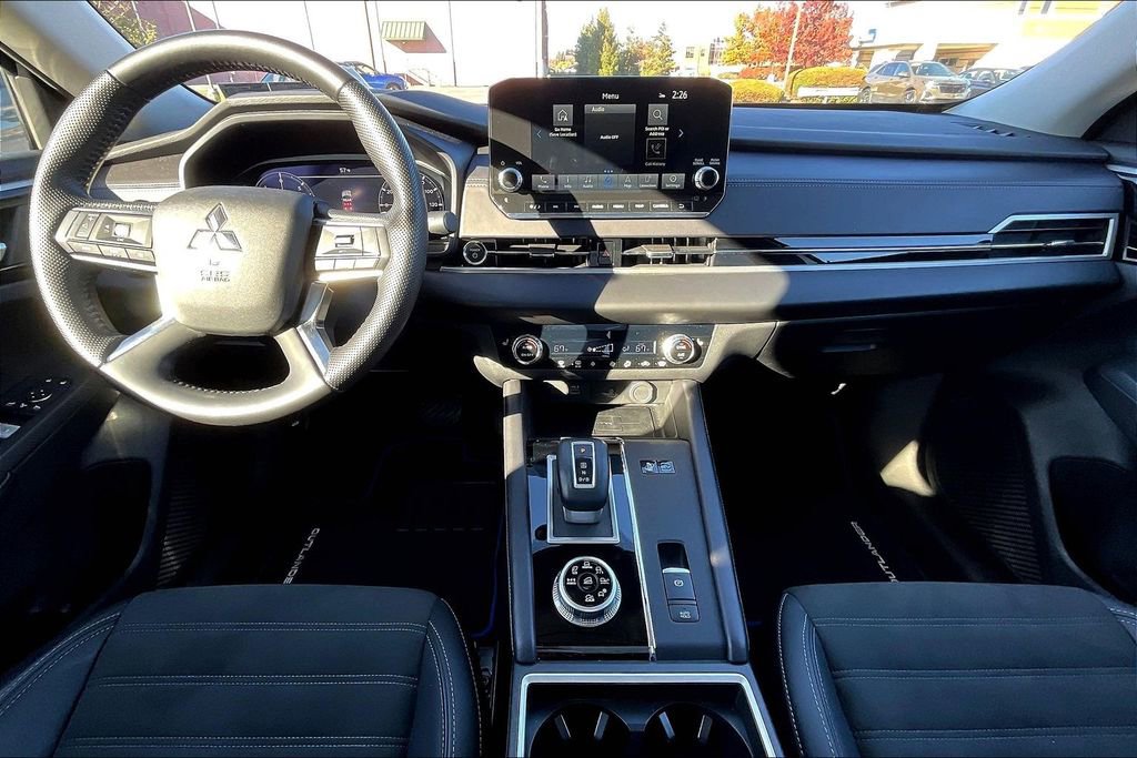Used 2024 Mitsubishi Outlander SE image 14
