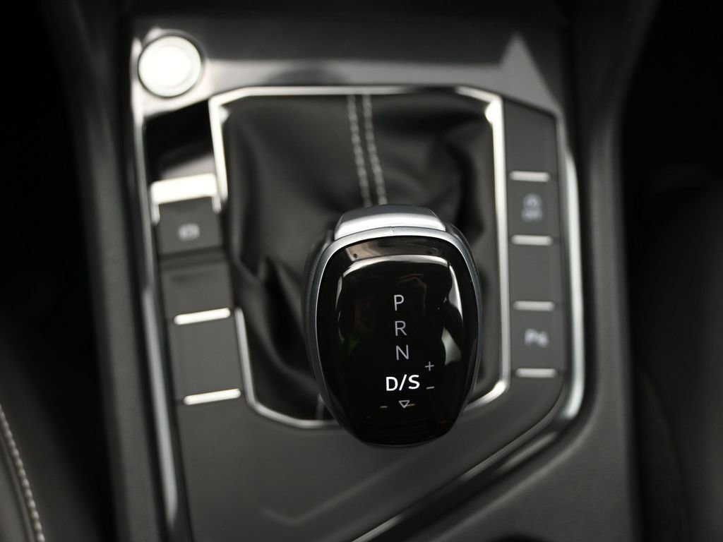 Used 2024 Volkswagen Tiguan SE R-Line image 23
