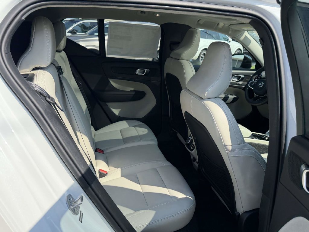 New 2026 Volvo XC40 B5 Ultra w/ Protection Package Premier AWD/4WD image 12
