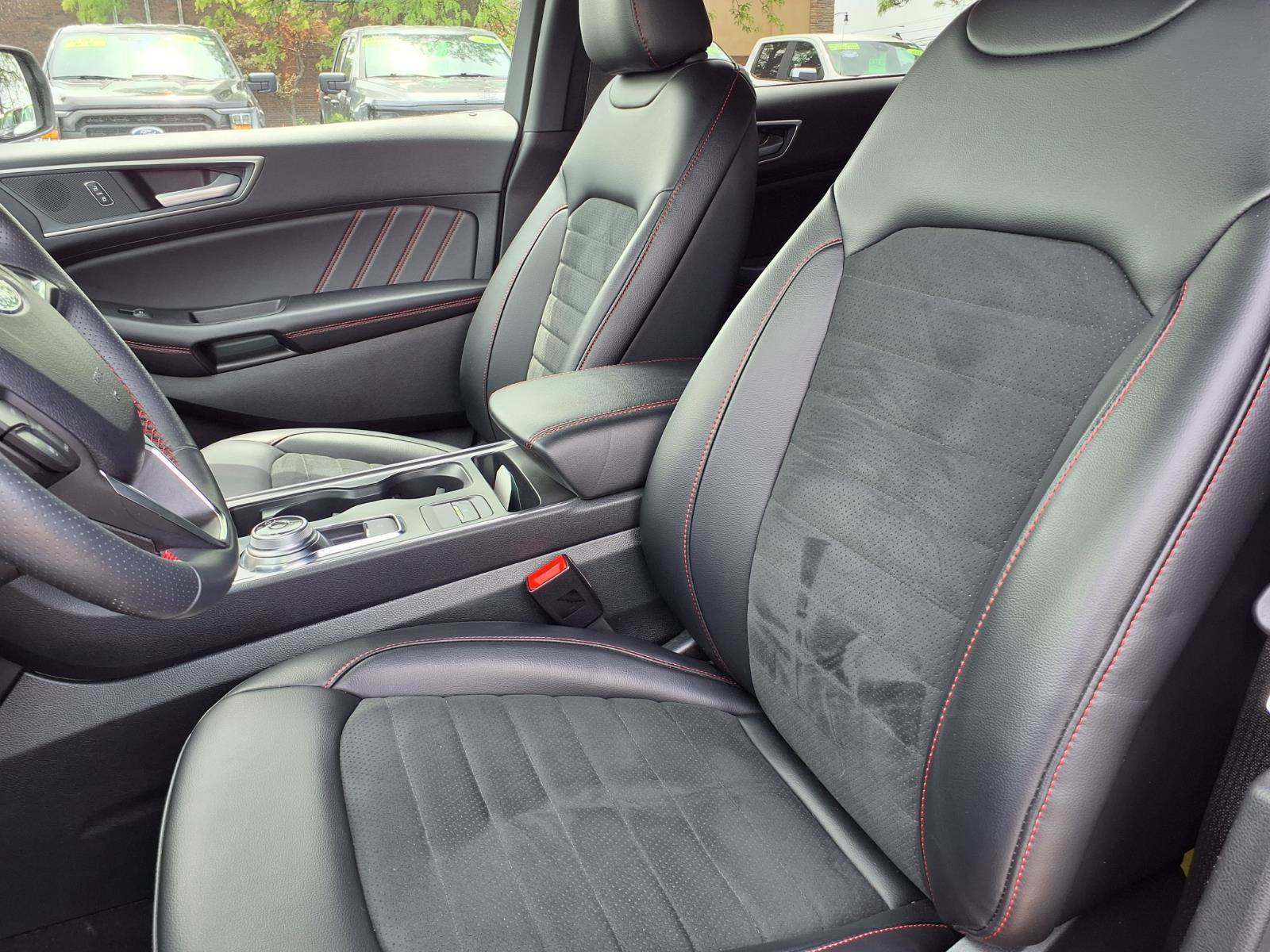 Used 2024 Ford Edge ST-Line AWD/4WD image 3