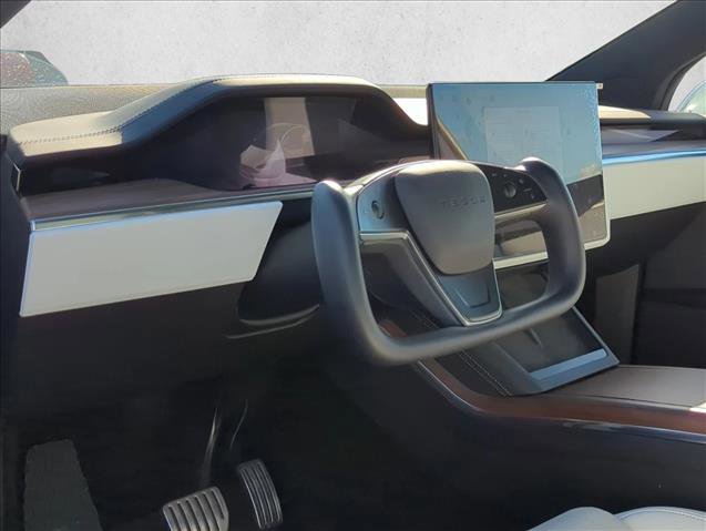 Used 2022 Tesla Model X image 8