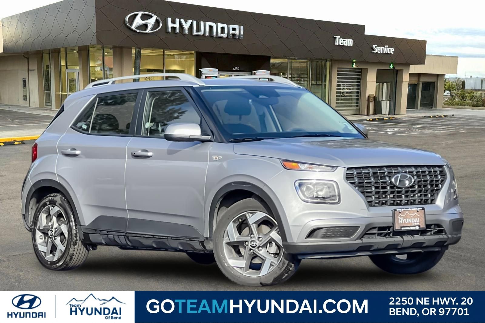 Used 2025 Hyundai Venue SEL image 1