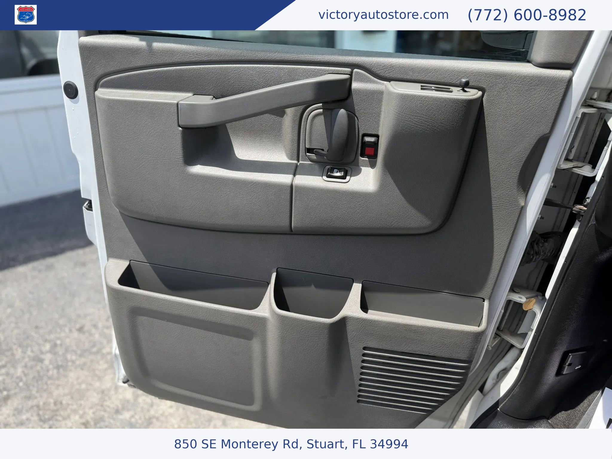 Used 2018 Chevrolet Express 3500 LT w/ LT Preferred Equipment Group RWD image 13