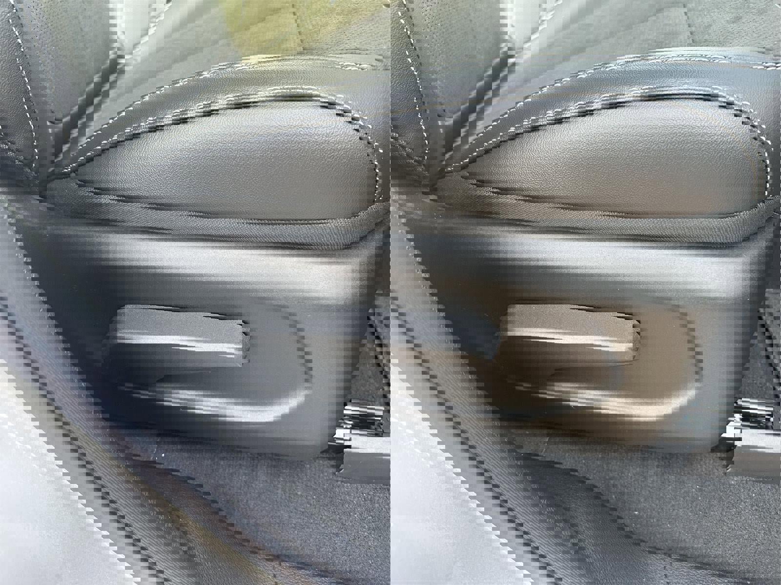 New 2025 Jeep Grand Cherokee L Altitude image 43