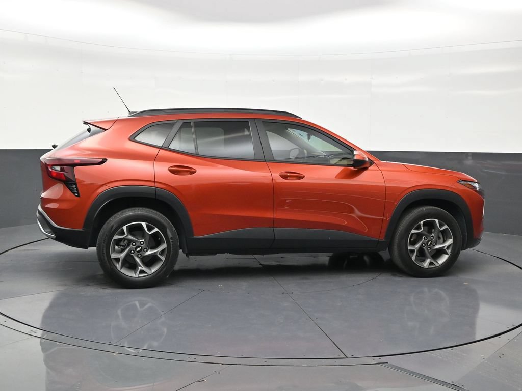 Used 2024 Chevrolet Trax LT w/ Driver Confidence Package FWD image 5