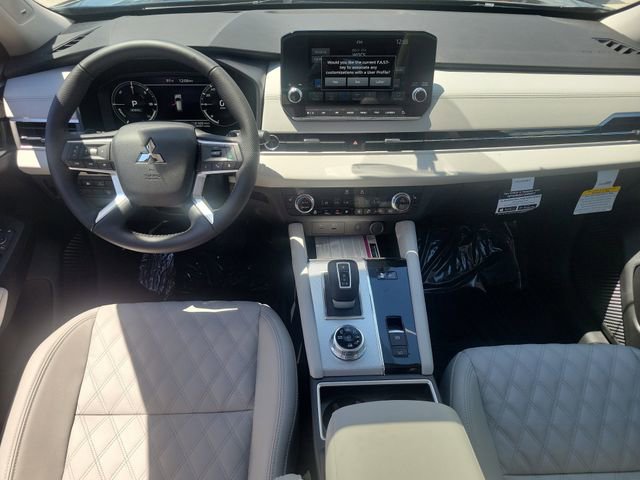 New 2025 Mitsubishi Outlander SEL image 17