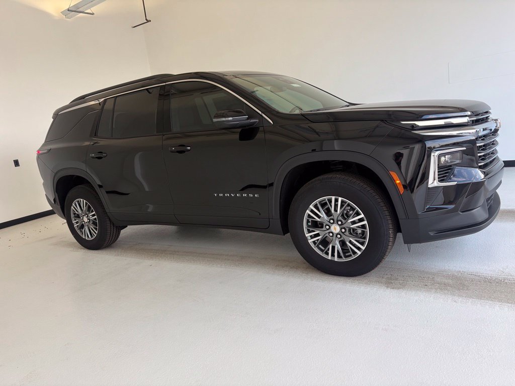 New 2027 Chevrolet Traverse LT FWD image 1