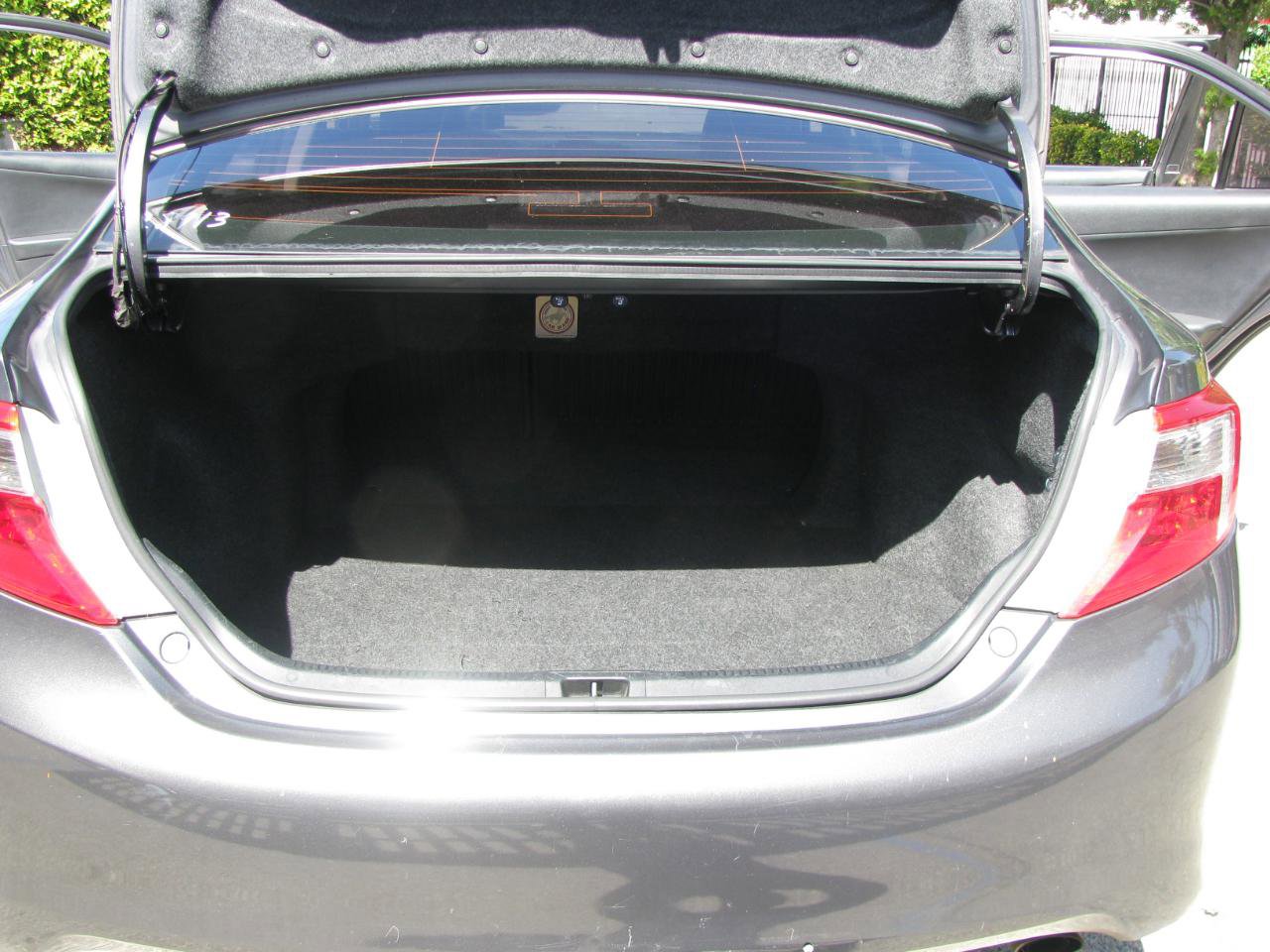 Used 2013 Toyota Camry SE FWD image 6