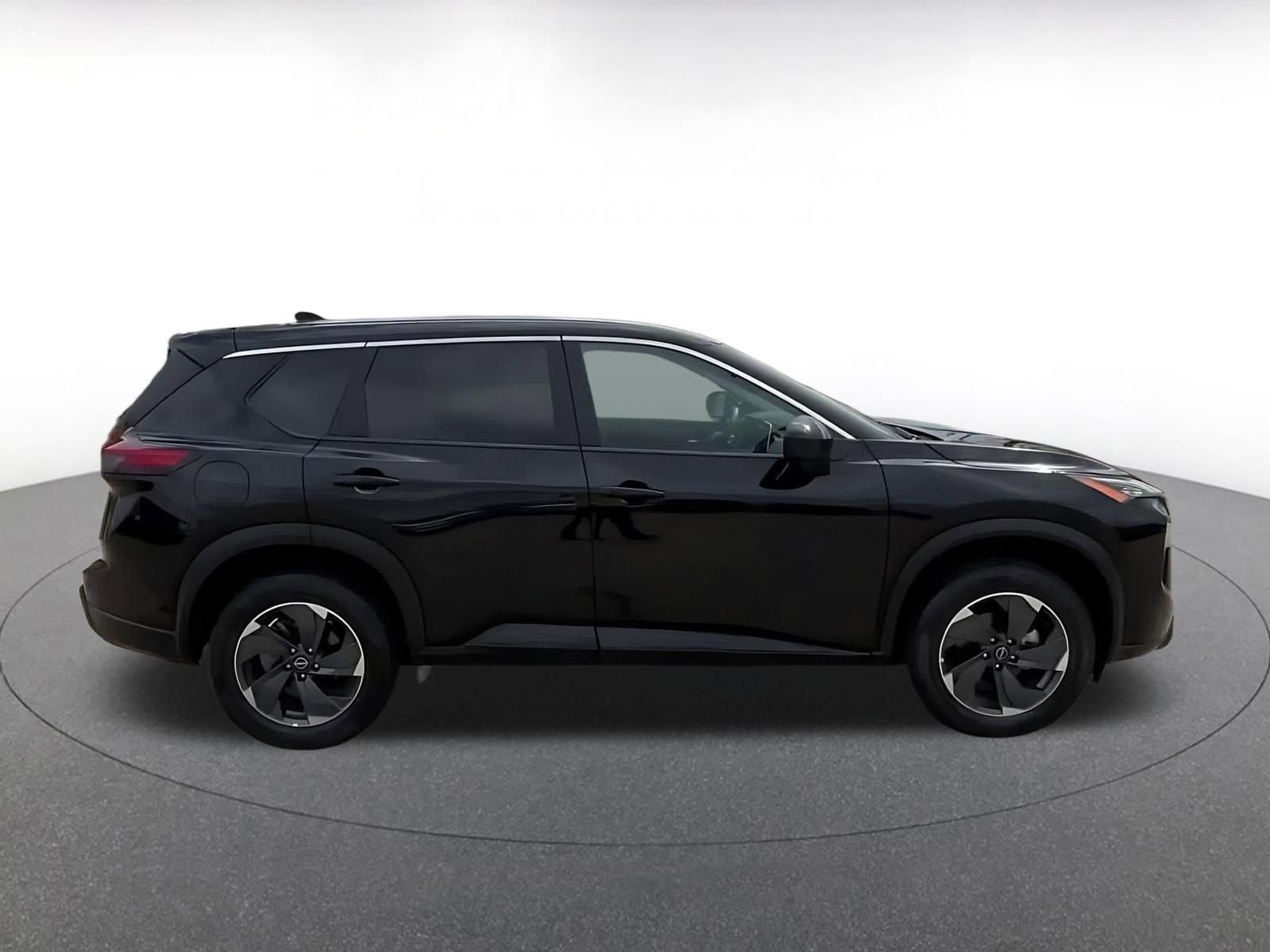 Used 2025 Nissan Rogue SV image 16
