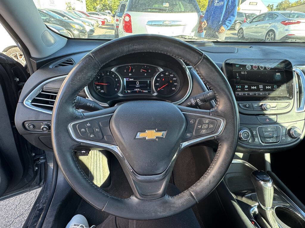 Used 2017 Chevrolet Malibu LT w/ Leather Package image 10