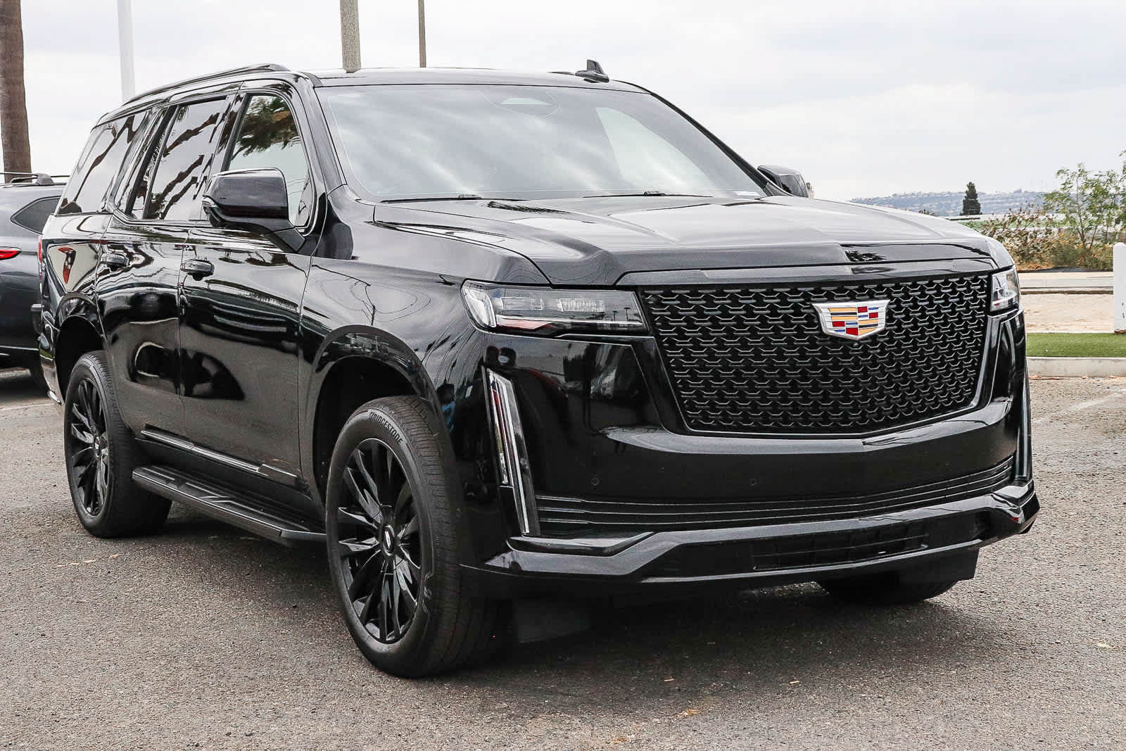 Used 2023 Cadillac Escalade Premium Luxury AWD/4WD image 3