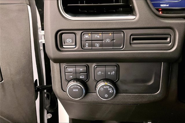 Used 2024 Chevrolet Suburban RST w/ Luxury Package AWD/4WD image 41