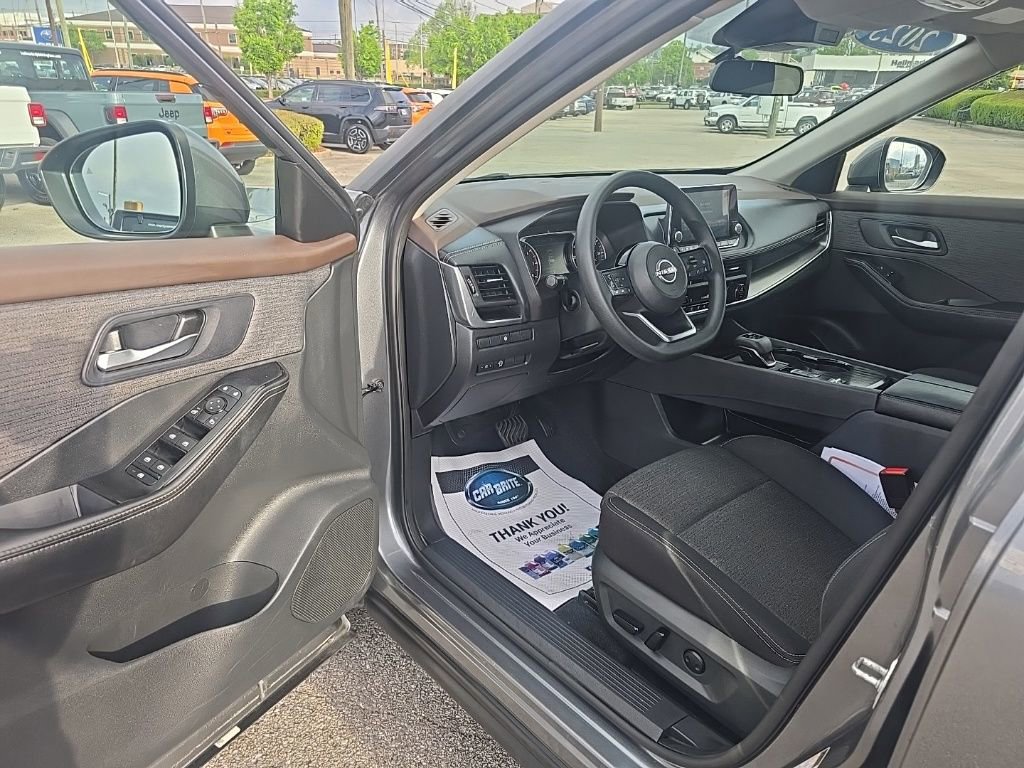 Used 2023 Nissan Rogue SV FWD image 12