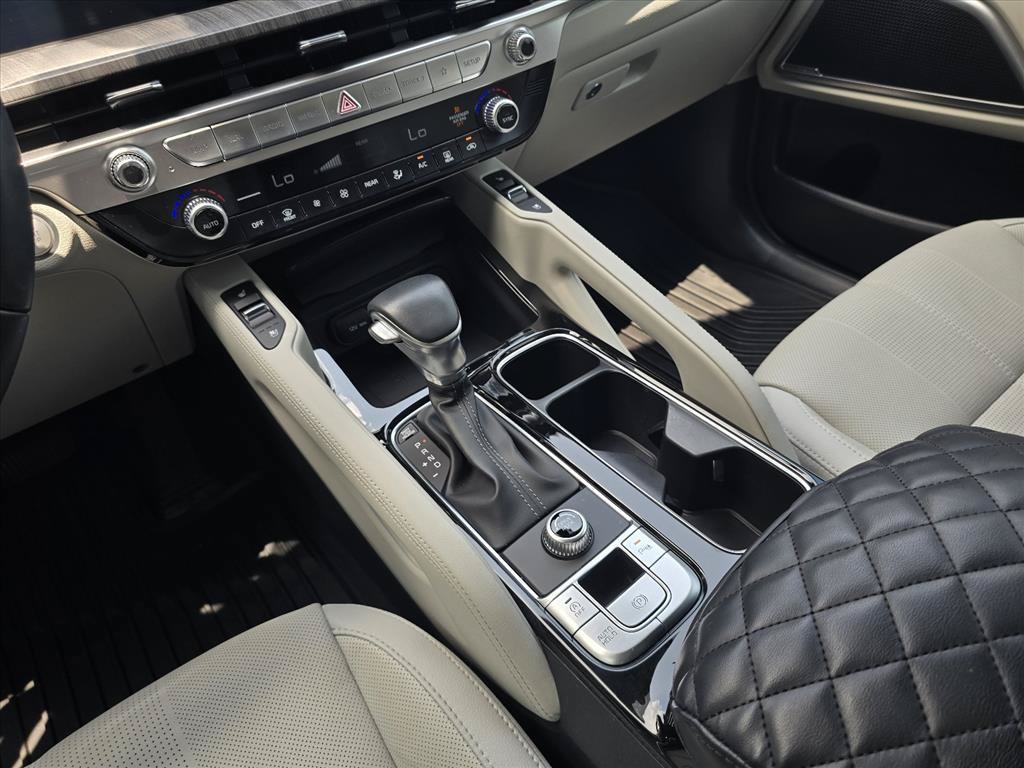 Used 2024 Kia Telluride EX w/ EX Captain's Chair Package FWD image 16