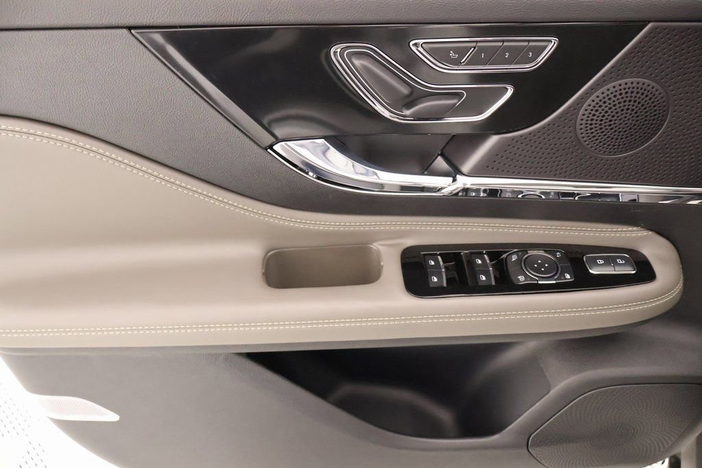 New 2026 Lincoln Corsair Premiere FWD image 16