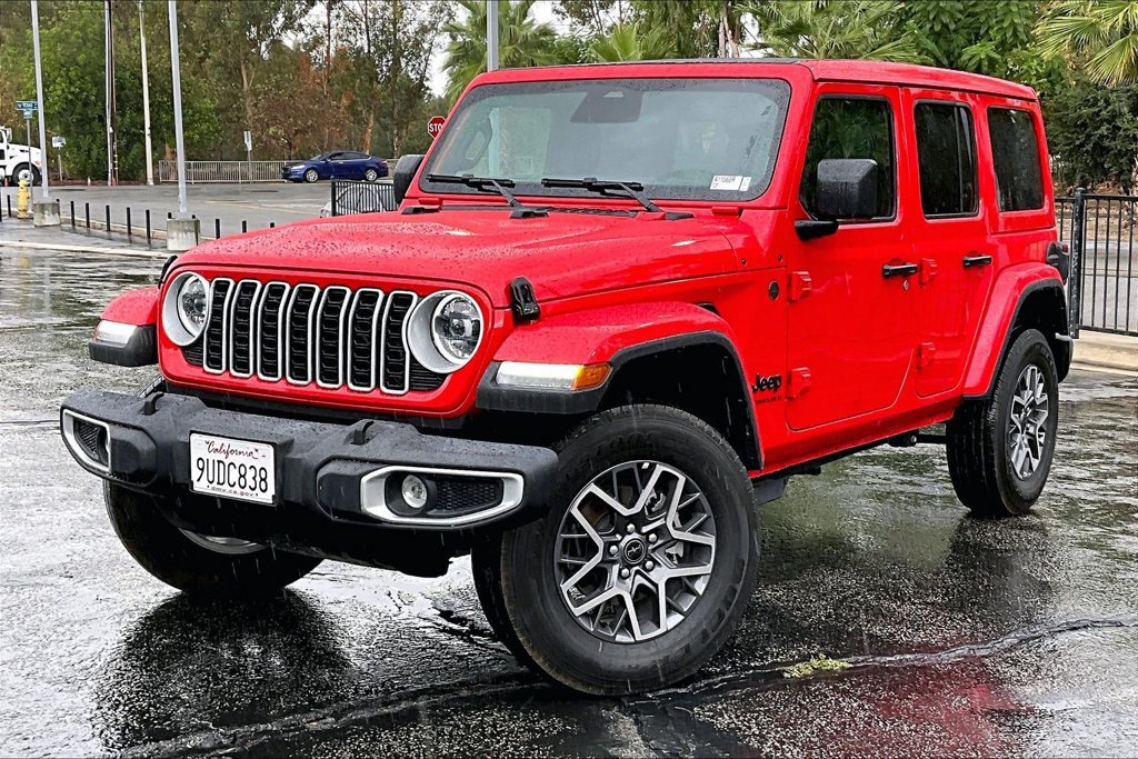 Used 2026 Jeep Wrangler Unlimited Sahara AWD/4WD image 2