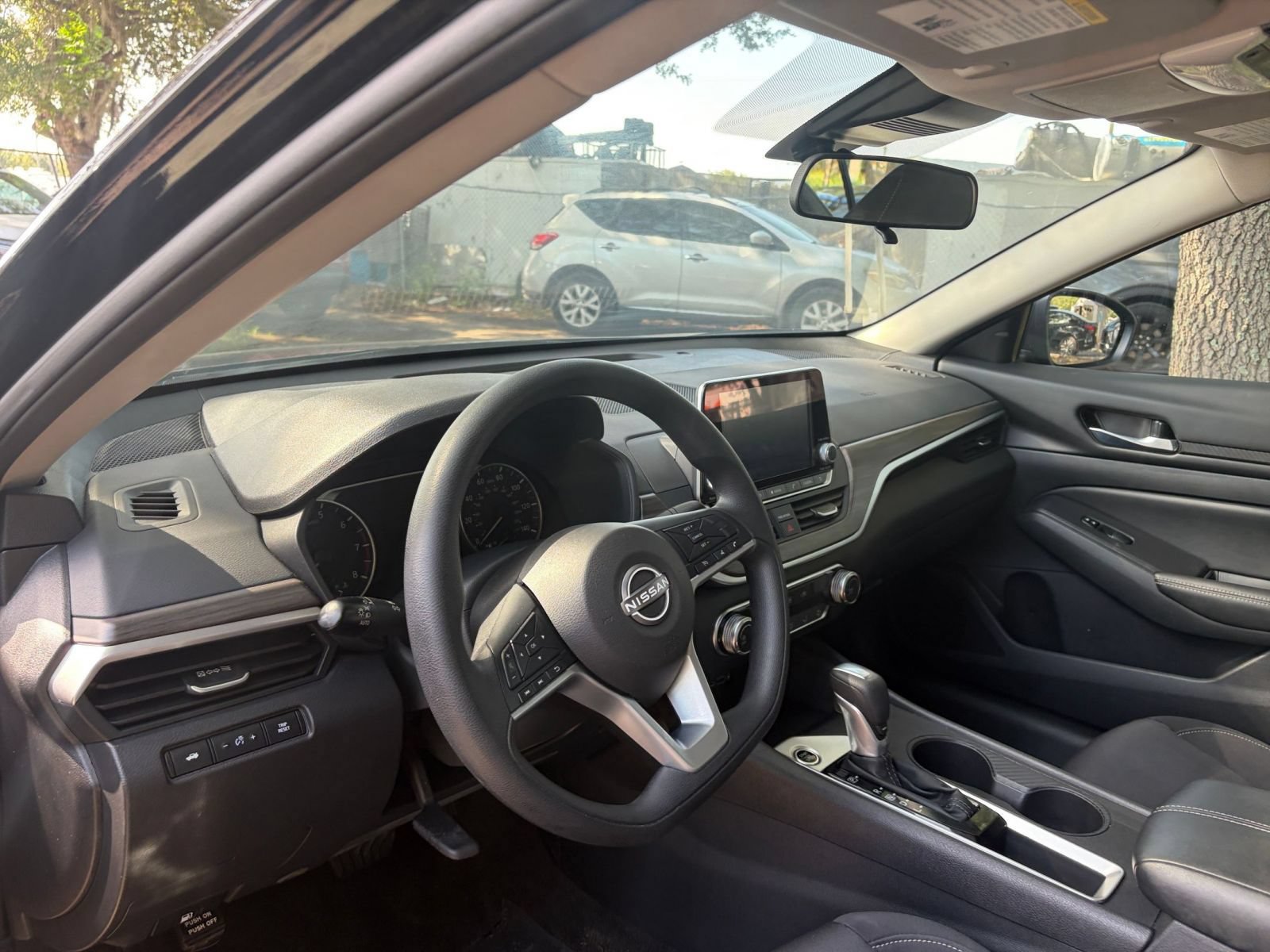 Used 2025 Nissan Altima 2.5 SV FWD image 29