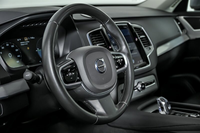 Used 2016 Volvo XC90 T8 Momentum w/ Vision Package AWD/4WD image 21