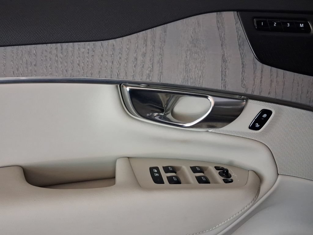 Certified 2025 Volvo XC90 B6 Plus w/ Protection Package Premier AWD/4WD image 27