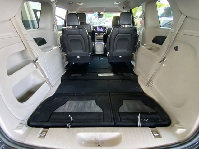 Used 2023 Chrysler Pacifica Touring-L FWD image 27