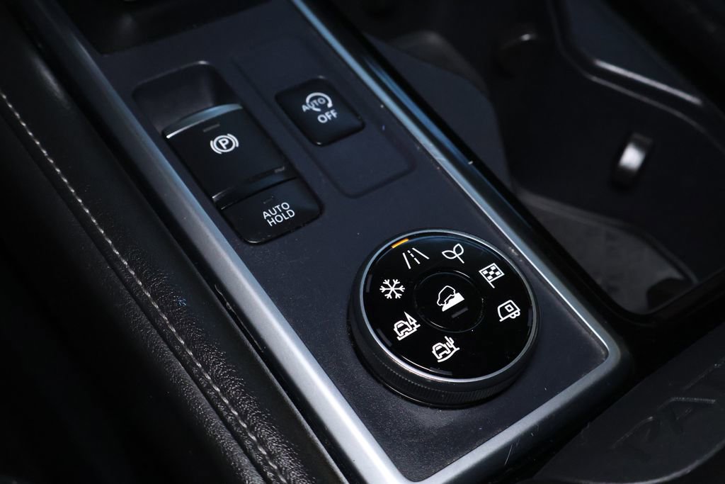 Used 2024 Nissan Pathfinder SV image 32