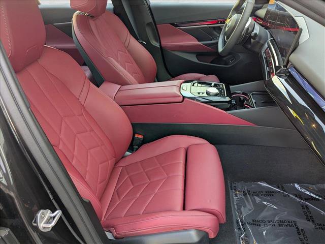 Used 2025 BMW 540i xDrive image 21
