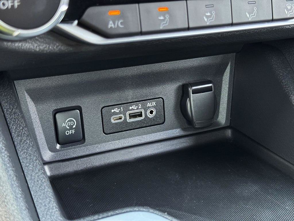 Used 2025 Nissan Sentra SV FWD image 18