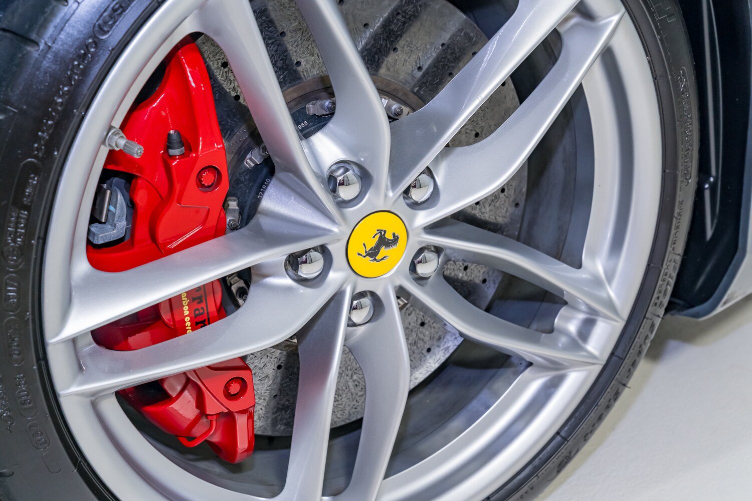 Used 2017 Ferrari 488 GTB RWD image 32