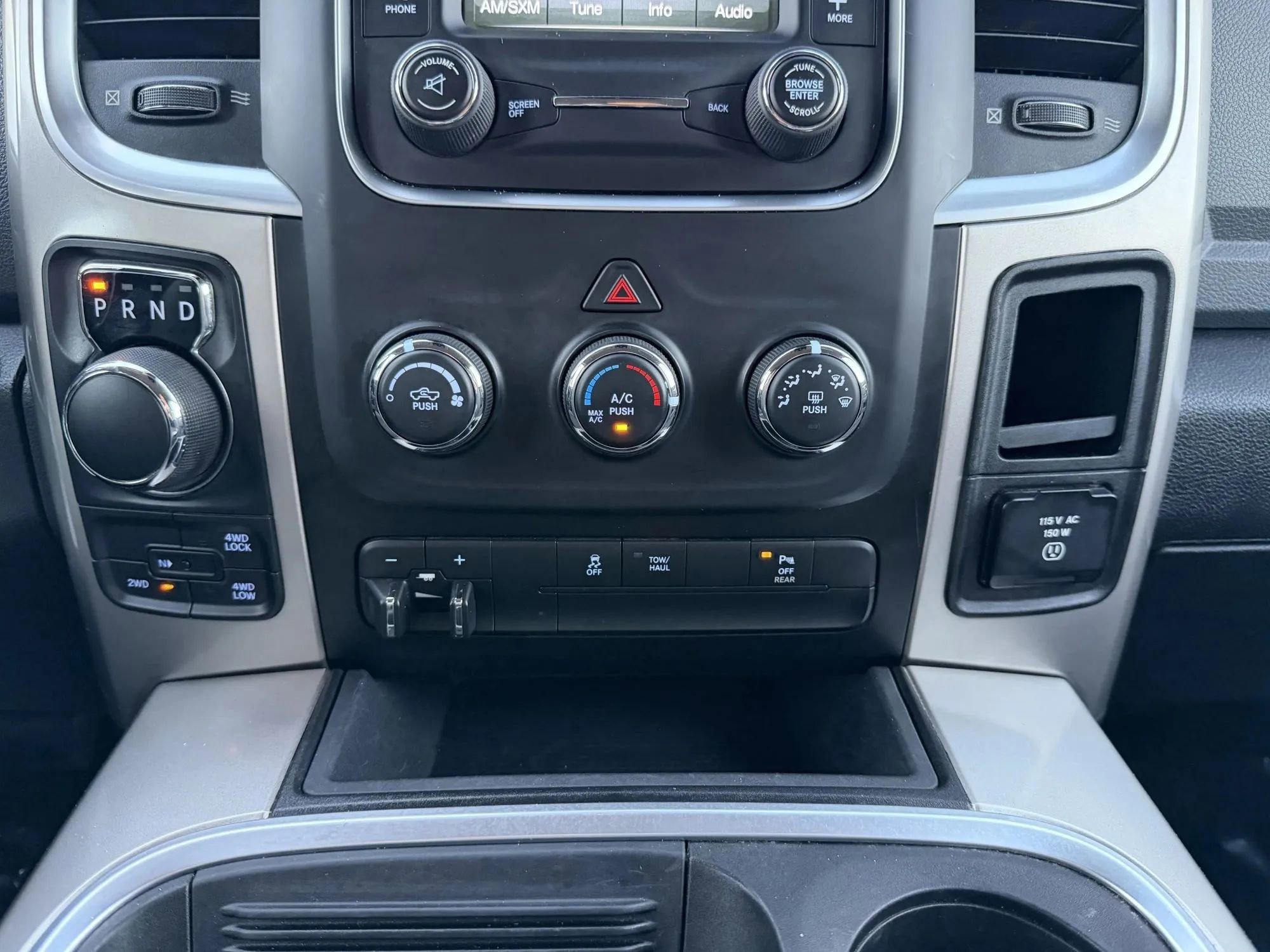Used 2017 RAM 1500 Classic SLT AWD/4WD image 26