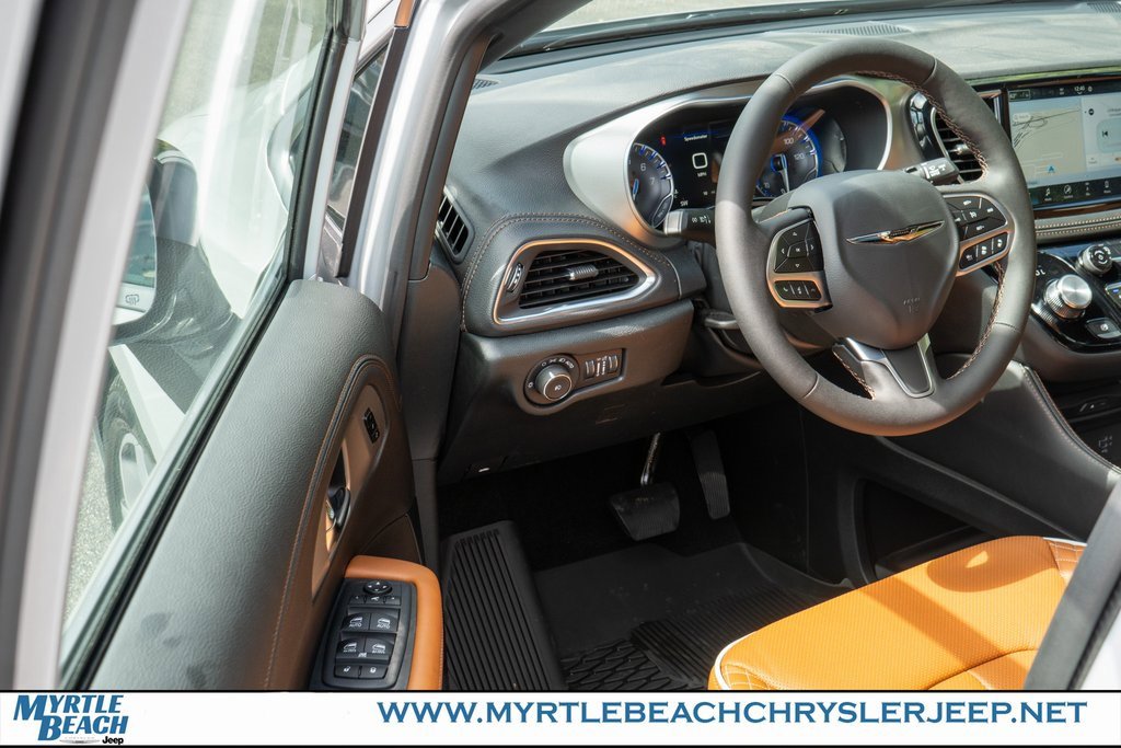 New 2026 Chrysler Pacifica Pinnacle image 16