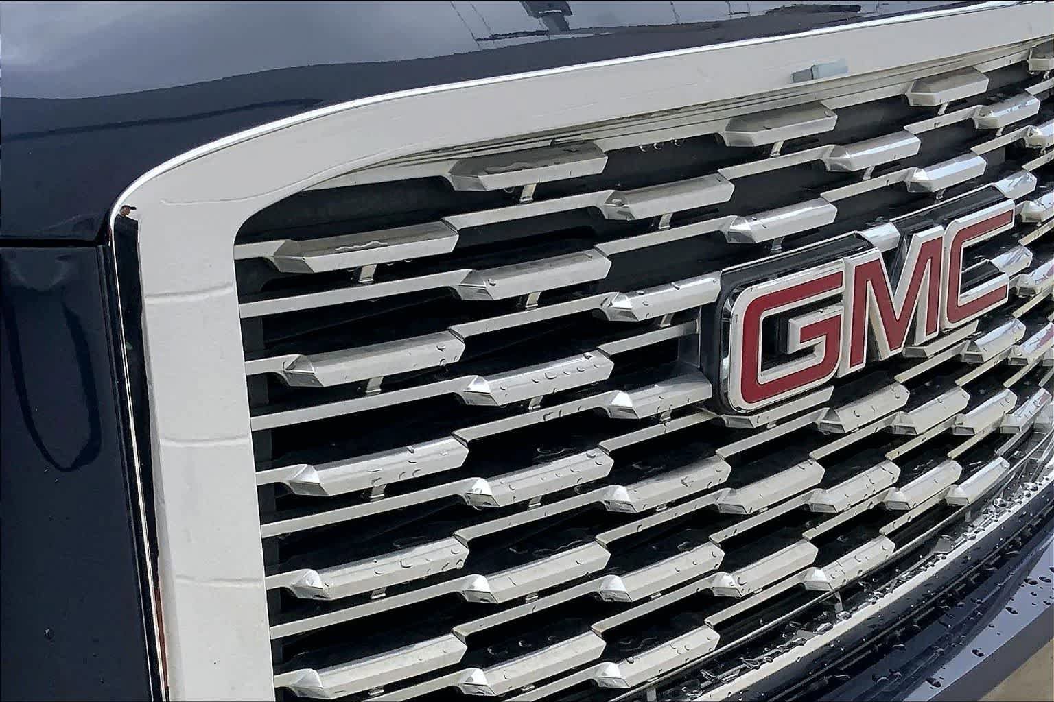 Used 2018 GMC Yukon XL SLT w/ Open Road Package image 32