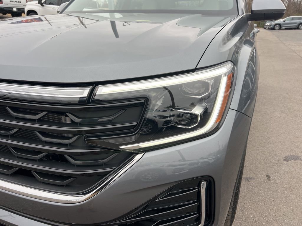 Used 2025 Volkswagen Atlas Cross Sport SEL Premium R-Line image 10