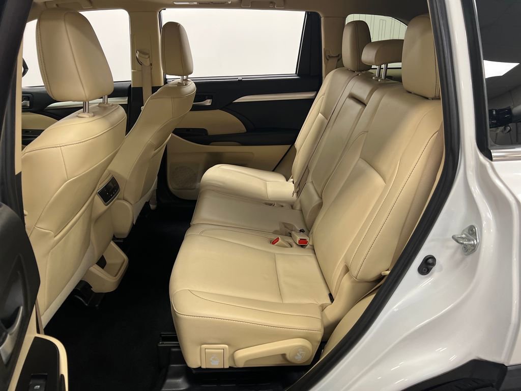 Used 2019 Toyota Highlander XLE FWD image 28