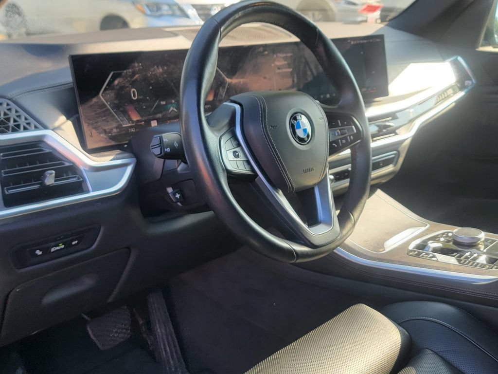 Used 2024 BMW X5 xDrive40i w/ Parking Assistance Package AWD/4WD image 13