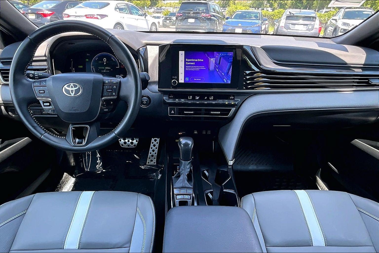 Used 2025 Toyota Camry SE w/ Convenience Package FWD image 14