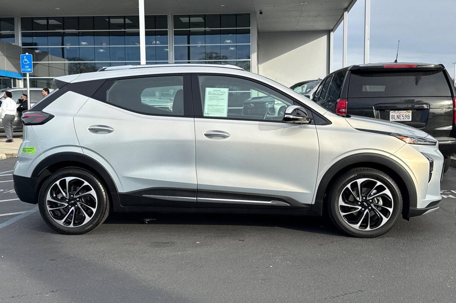 Used 2022 Chevrolet Bolt EUV Premier w/ Super Cruise Package image 2