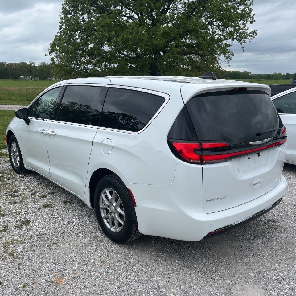 Used 2026 Chrysler Pacifica Select FWD image 6