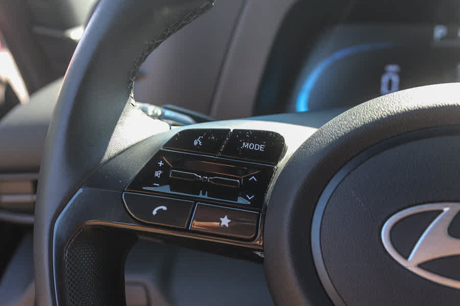 Certified 2025 Hyundai Elantra SEL FWD image 29