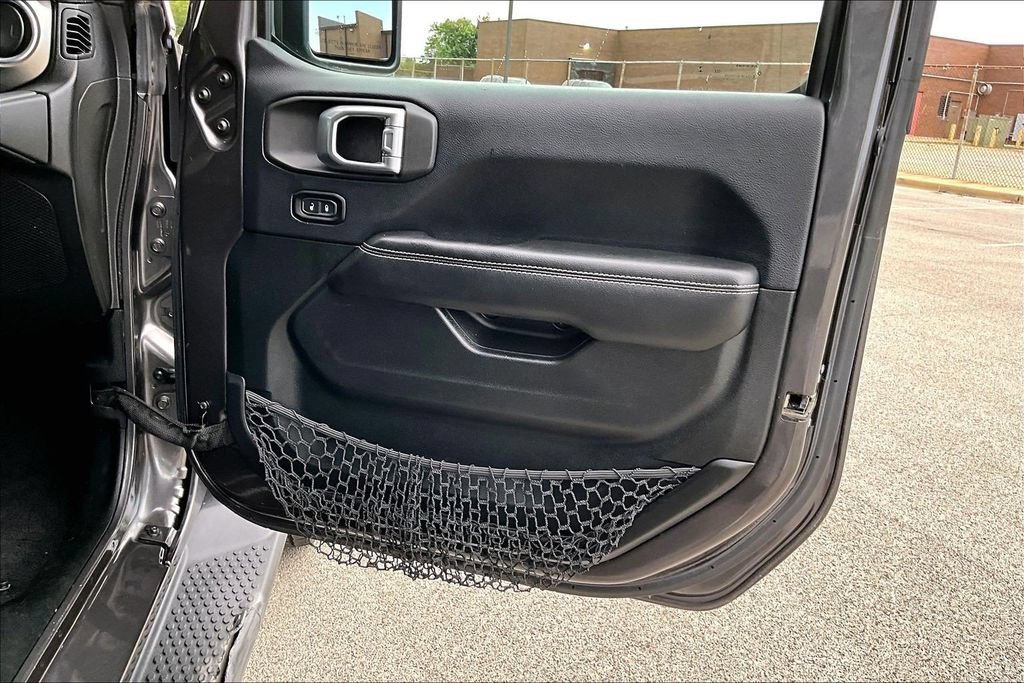 Used 2018 Jeep Wrangler Unlimited Sahara AWD/4WD image 22