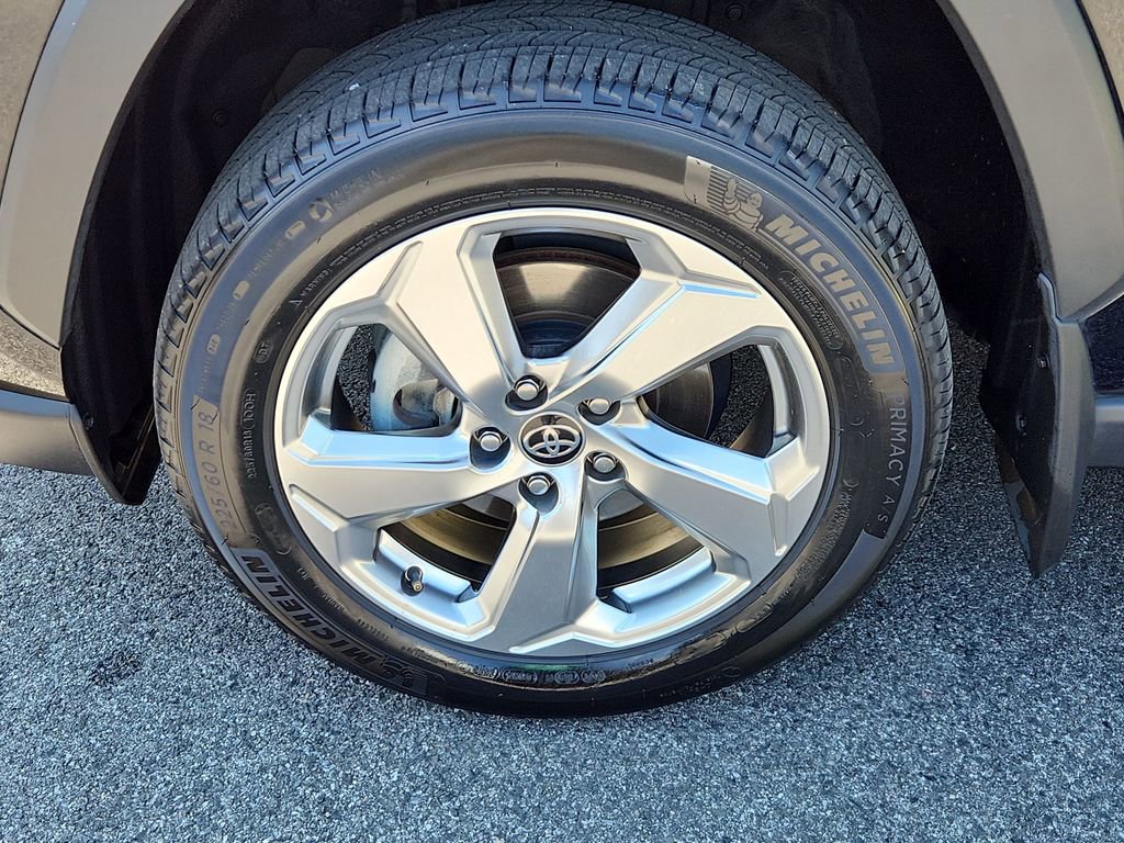 Used 2021 Toyota RAV4 Limited AWD/4WD image 9
