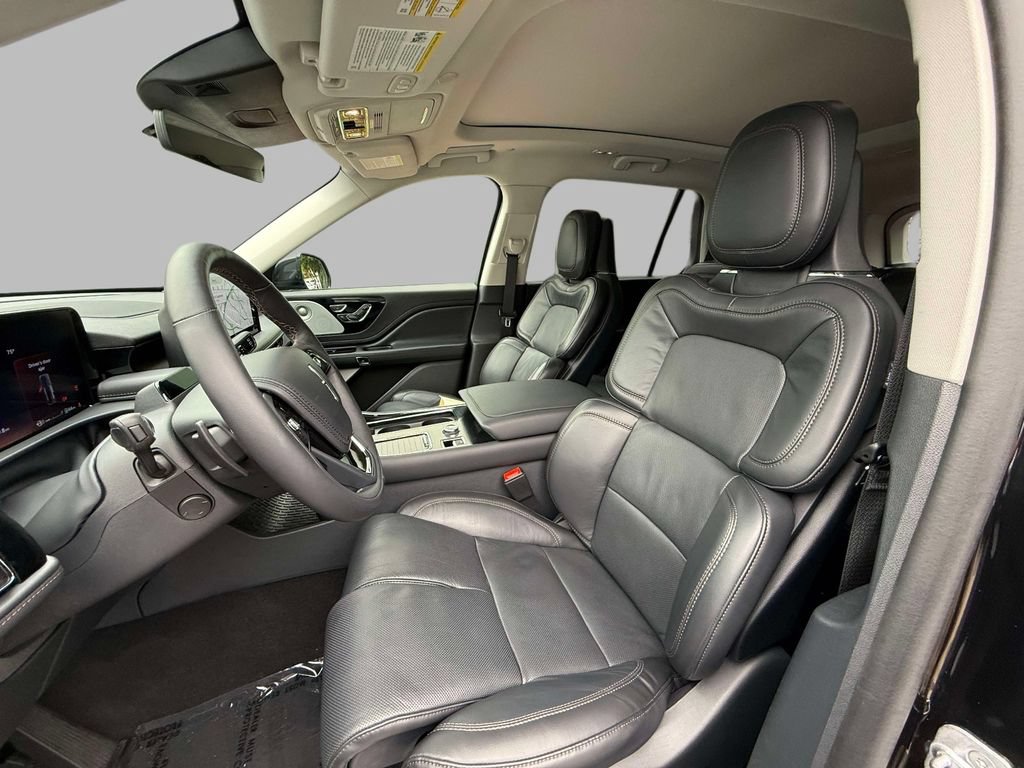 Used 2025 Lincoln Aviator Reserve w/ Luxury Package AWD/4WD image 2