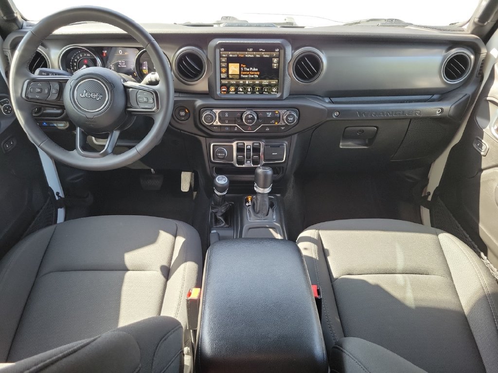 Used 2023 Jeep Wrangler Unlimited w/ Sun & Screen Package AWD/4WD image 11