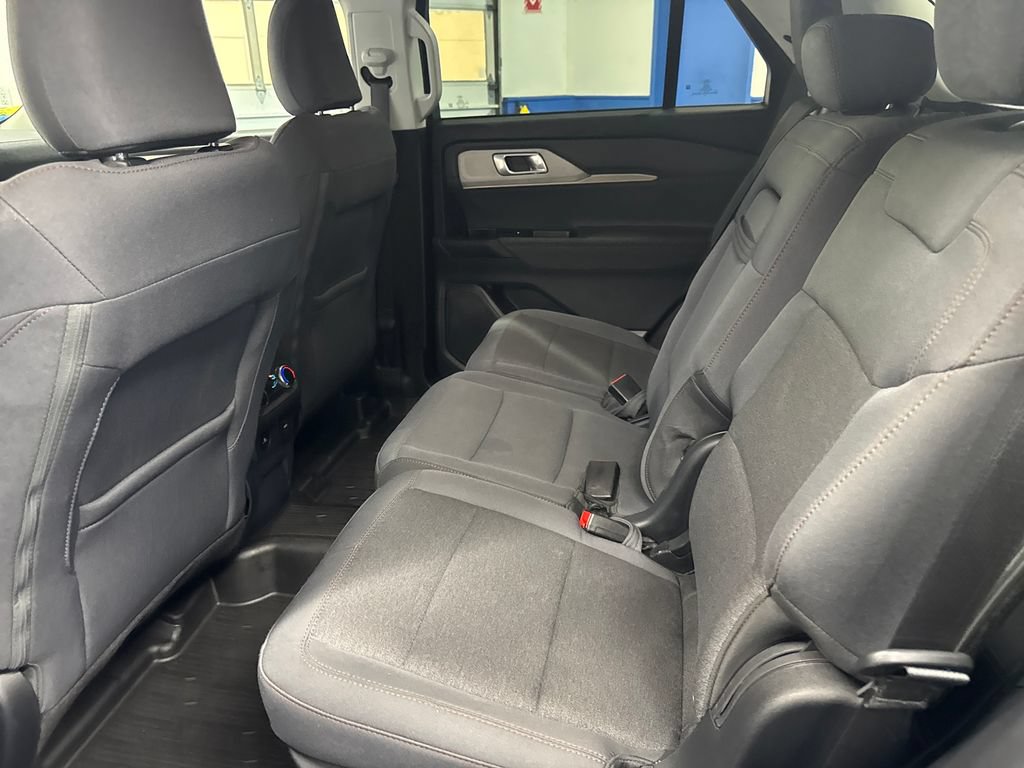 Certified 2025 Ford Explorer Active AWD/4WD image 26