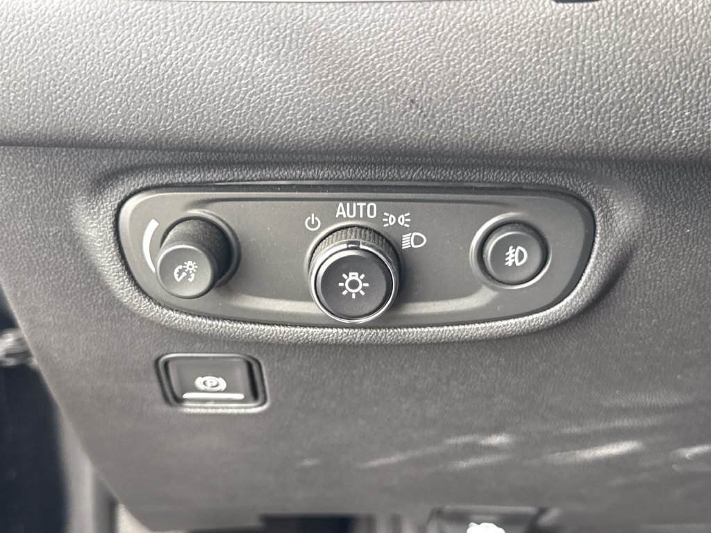 Certified 2023 GMC Terrain SLT w/ Elevation Edition FWD image 18