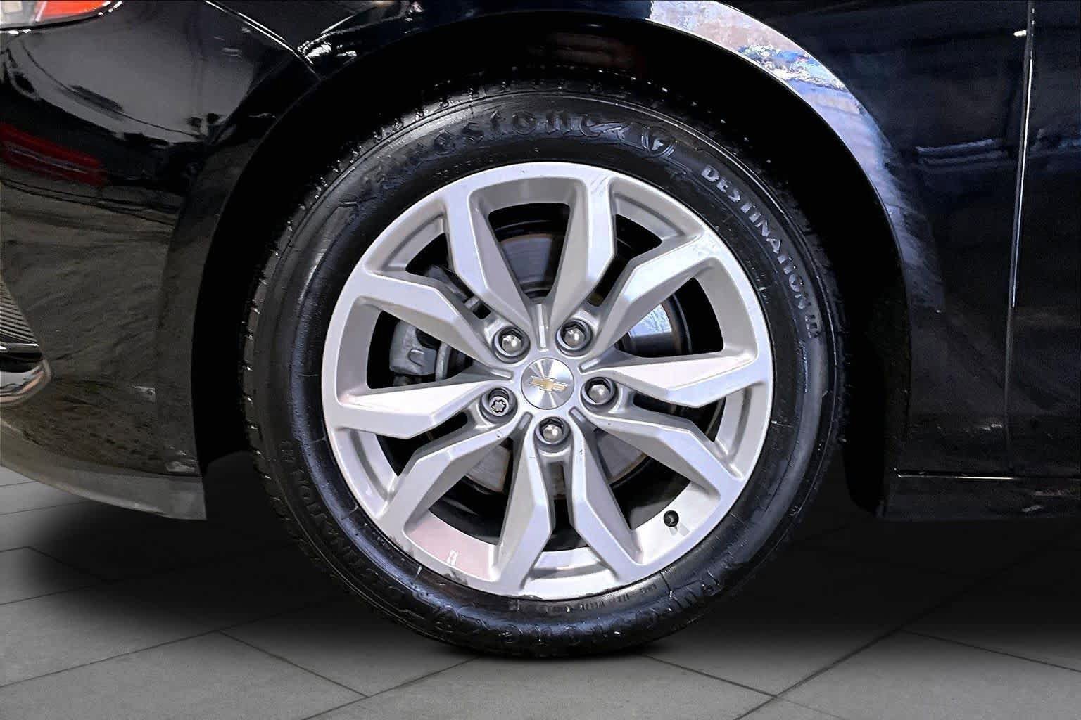 Used 2019 Chevrolet Impala LT w/ Sunroof and Spoiler Package FWD image 10