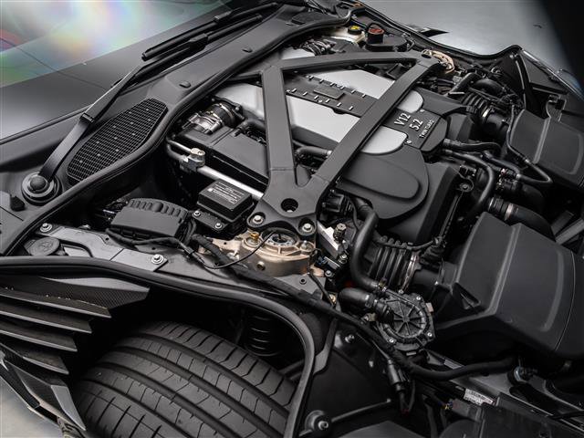 Used 2023 Aston Martin DBS Coupe image 18