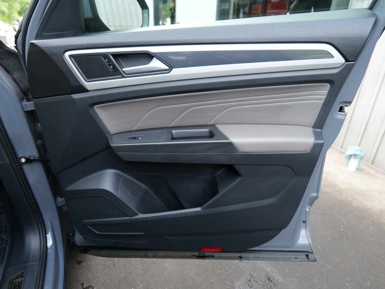 Used 2022 Volkswagen Atlas Cross Sport SEL R-Line image 36