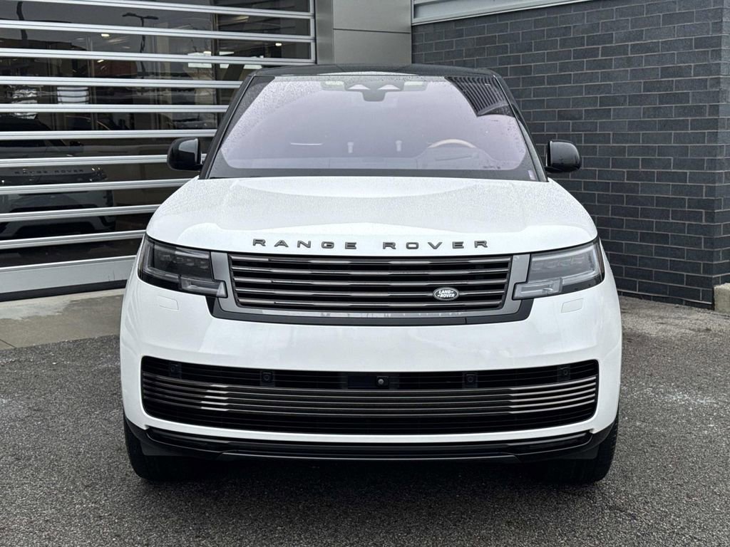 Used 2023 Land Rover Range Rover SV AWD/4WD image 2
