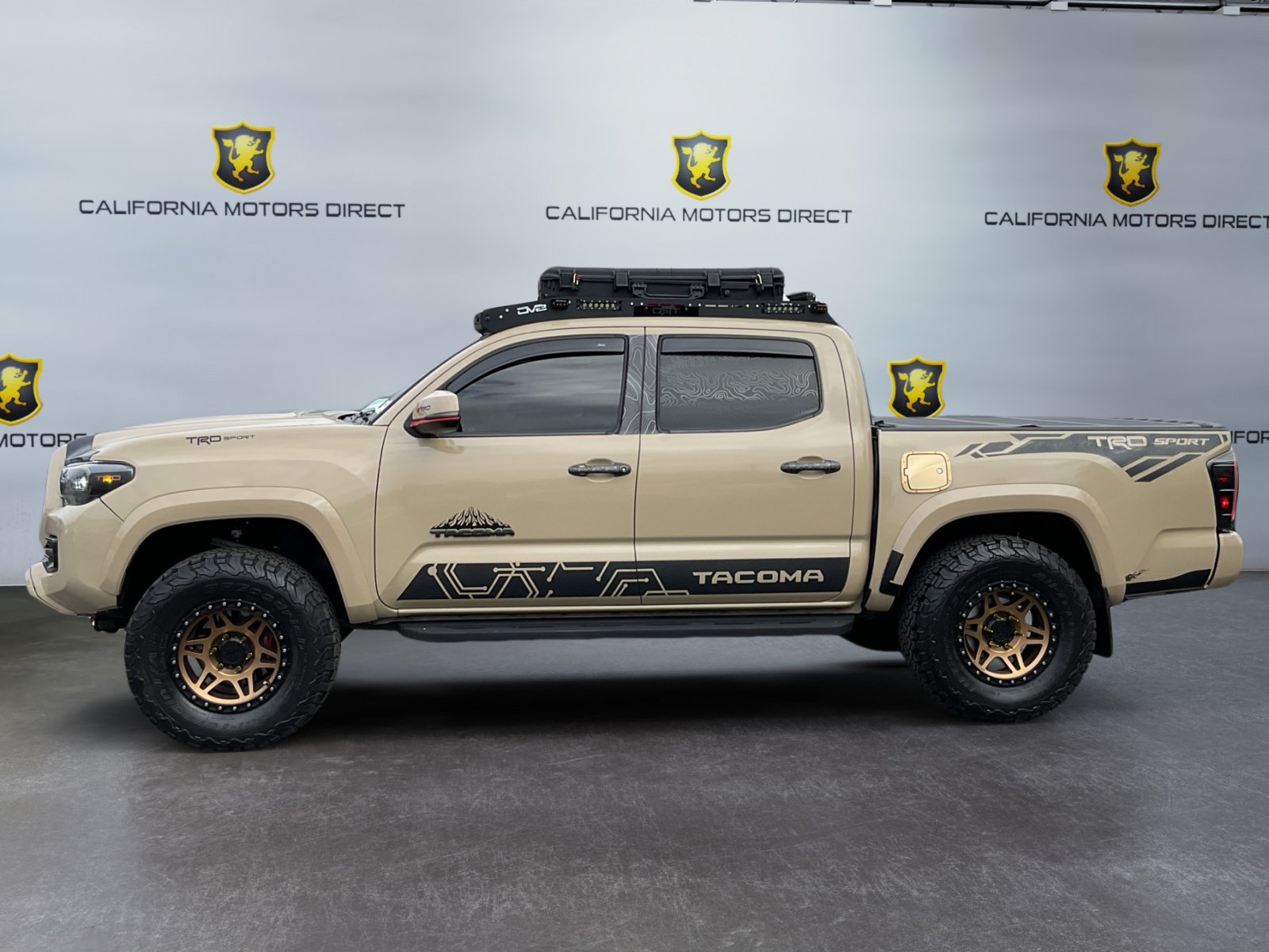 Used 2017 Toyota Tacoma TRD Sport w/ Tow Package RWD image 8