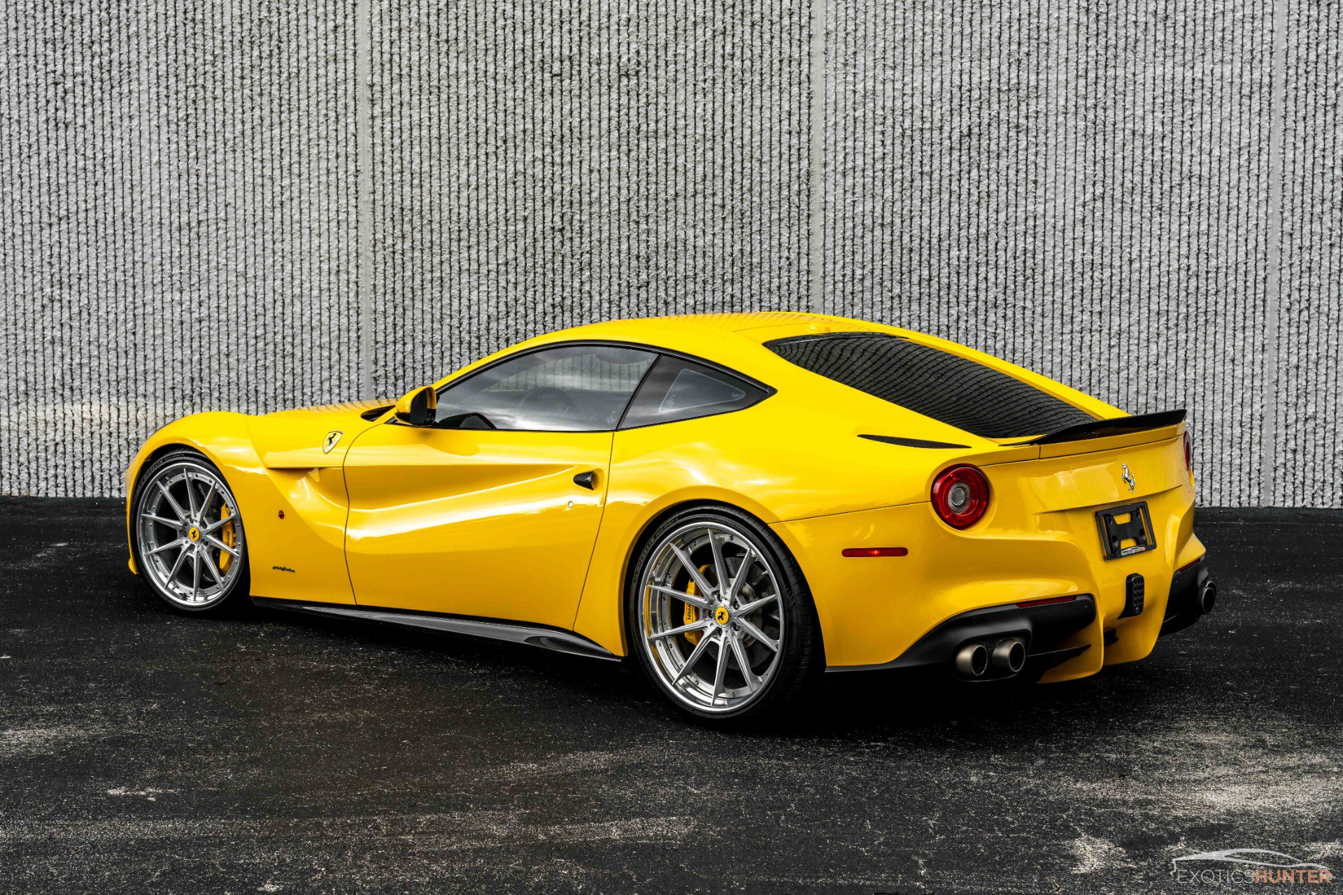 Used 2014 Ferrari F12 Berlinetta RWD image 34